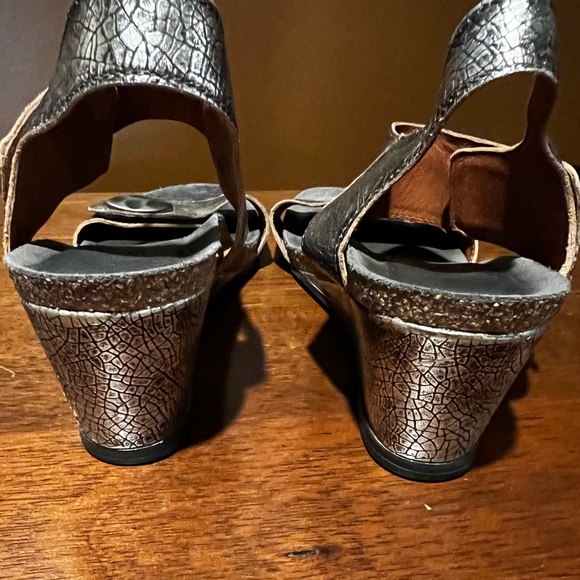 Taos Carousel  Low Heel Sandal Size 38 - Picture 6 of 11